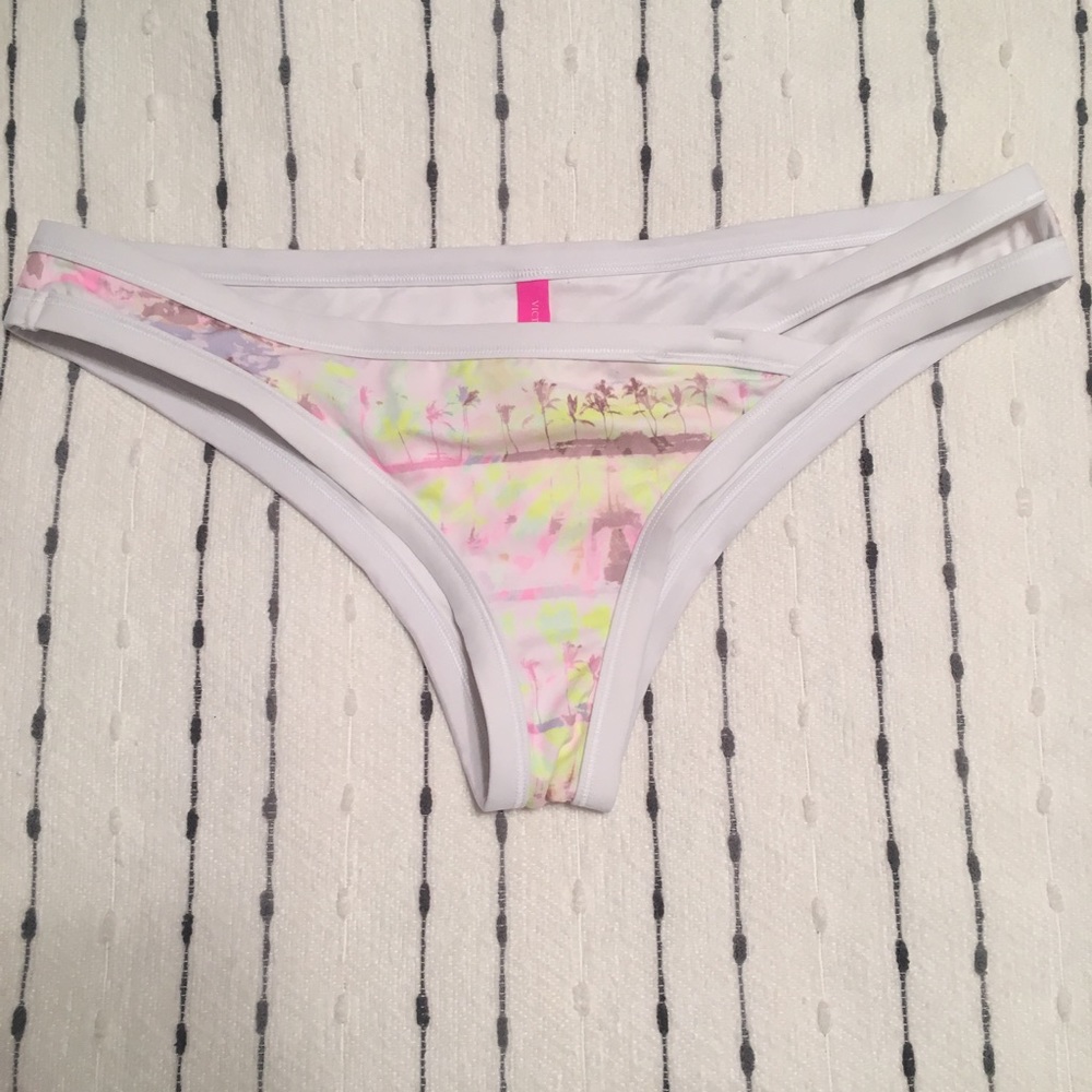 VS PINK: (M) Bikini Bottoms